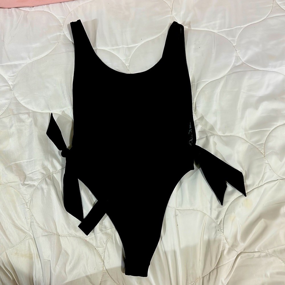 Kendall & kylei black swim